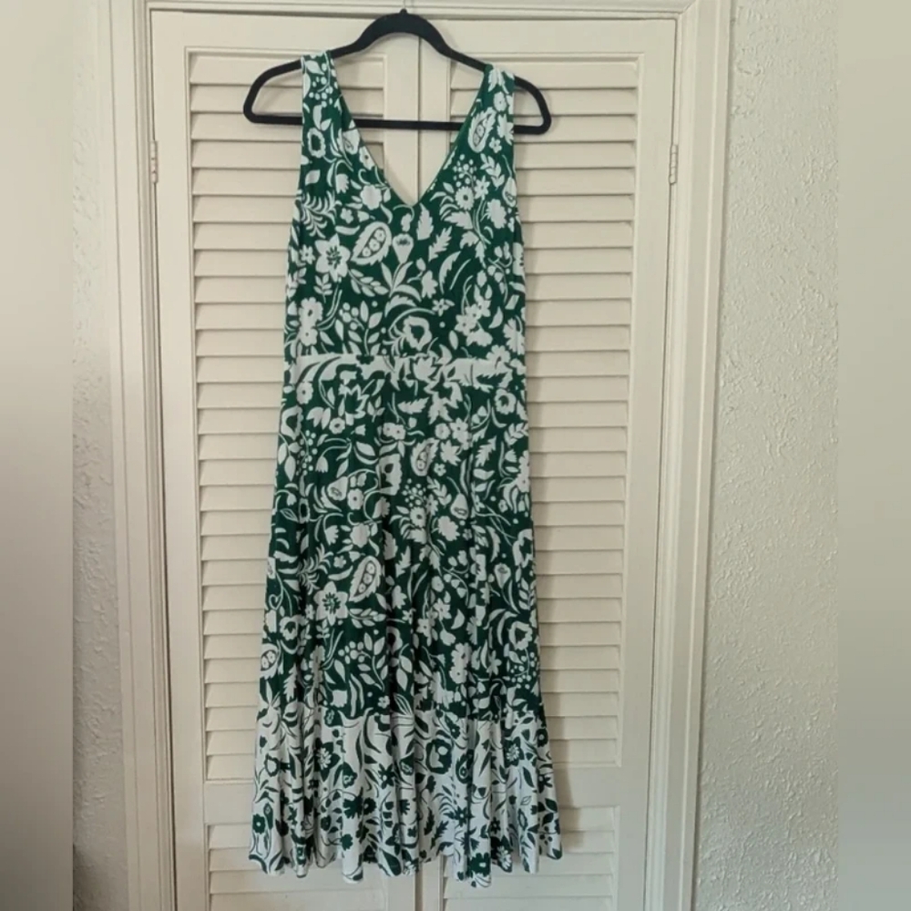 Sleeveless Green and White Floral V-Neck Maxi Dress